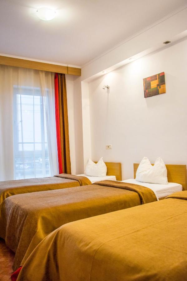Hotel Riga Арад Екстер'єр фото
