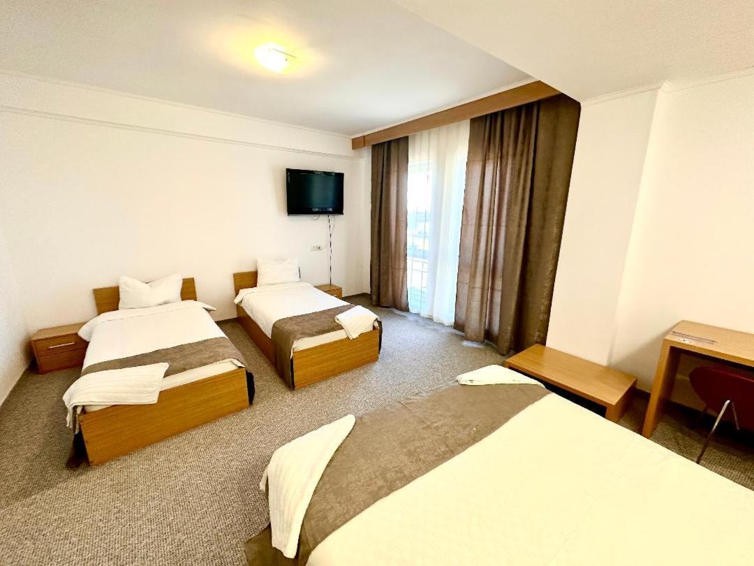 Hotel Riga Арад Екстер'єр фото